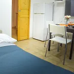 شقة Manzoni 10 *