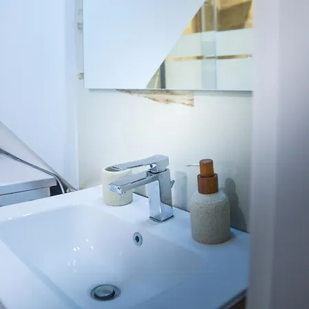 Lejlighed Manzoni 10 *